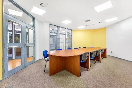 Pronájem kanceláře 330 m²