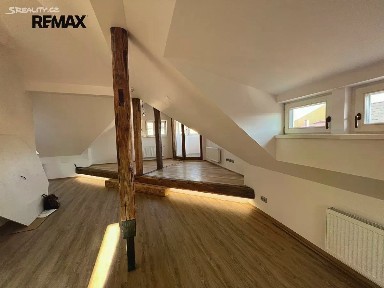 Pronájem kanceláře 174 m²