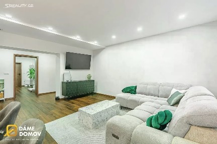 Prodej rodinného domu 308 m², pozemek 3861 m² Suchov
