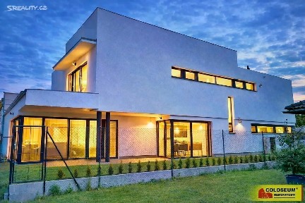 Prodej rodinného domu 460 m², pozemek 3000 m²