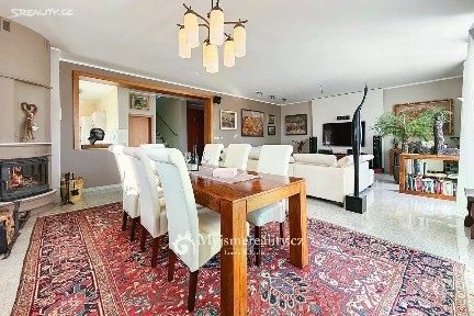 Prodej rodinného domu 378 m², pozemek 3060 m² Znojmo