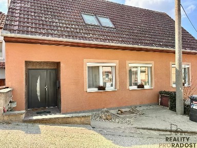 Prodej rodinného domu 198 m², pozemek 147 m² Rousínov - Kroužek