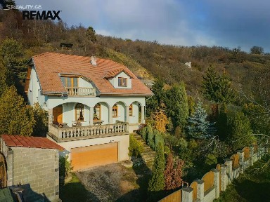 Prodej vily 252 m², pozemek 1297 m² Viničné Šumice