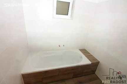 Prodej rodinného domu 213 m², pozemek 792 m² Chvalovice