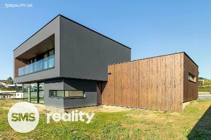 Prodej rodinného domu 251 m², pozemek 796 m²