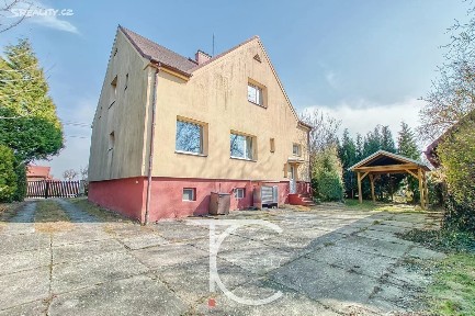 Prodej rodinného domu 180 m², pozemek 1800 m²