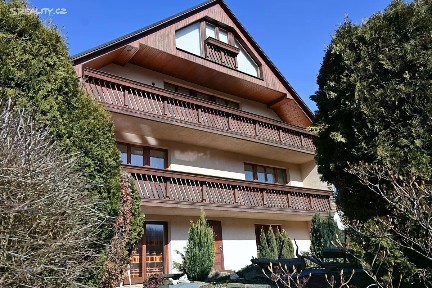 Prodej rodinného domu 302 m², pozemek 800 m² Oborná