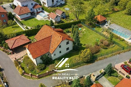 Prodej rodinného domu 242 m², pozemek 1122 m²