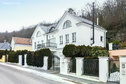 Pronájem rodinného domu 350 m², pozemek 700 m² Tiché údolí, Roztoky