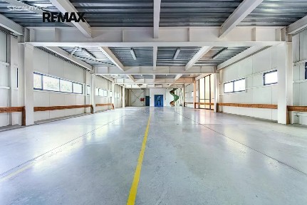 Prodej výrobní haly, prostoru 4050 m²