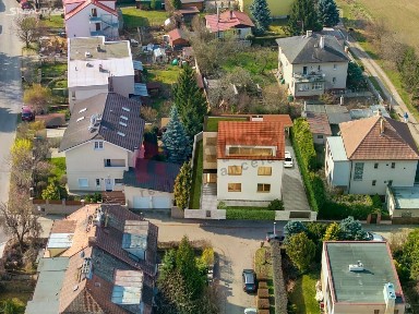 Prodej rodinného domu 158 m², pozemek 547 m² K osmidomkům, Praha - Suchdol