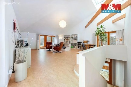 Prodej rodinného domu 230 m², pozemek 1453 m² V Šáreckém údolí, Praha - Dejvice