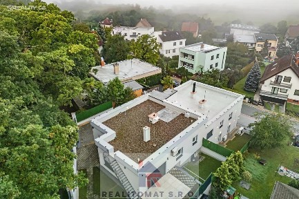 Prodej vily 770 m², pozemek 659 m² Pod lesem, Praha - Komořany