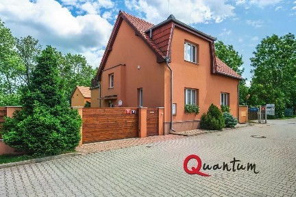 Prodej rodinného domu 279 m², pozemek 766 m² U Nadýmače, Praha - Uhříněves