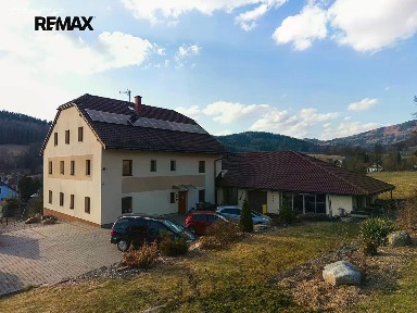 Prodej rodinného domu 850 m², pozemek 1719 m²