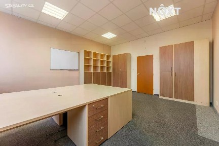 Pronájem kanceláře 251 m²
