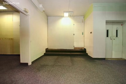 Pronájem skladového prostoru 100 m² nám. F. Křižíka, Tábor
