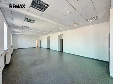 Pronájem kanceláře 650 m²