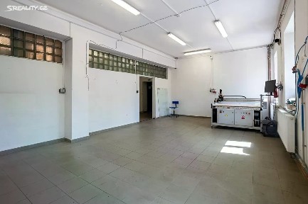 Prodej výrobní haly, prostoru 1097 m² Liptál