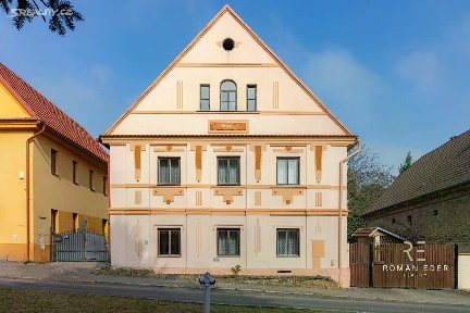 Prodej vícegeneračního domu 495 m², pozemek 4885 m² Chotiněves