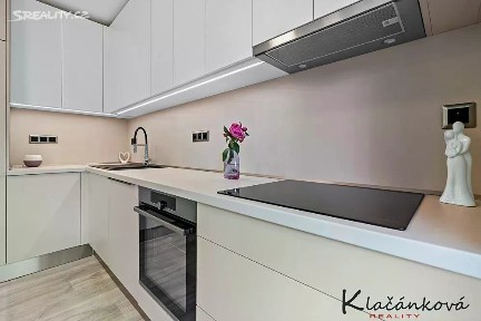 Prodej bytu 1+kk 32 m² Pod Hradem I, Zlín - Malenovice