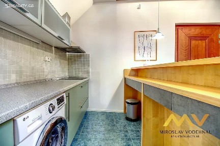 Pronájem bytu 1+kk 98 m² Malé náměstí, Hradec Králové