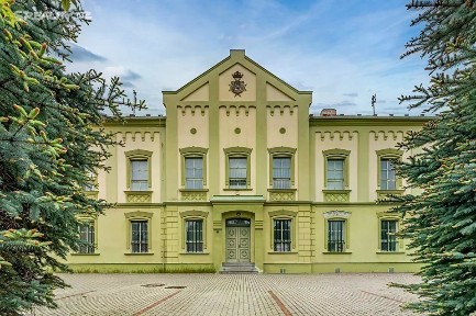 Prodej komerční nemovitosti 1350 m²