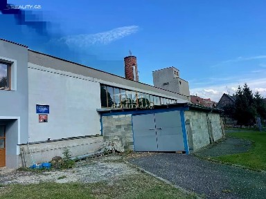 Prodej výrobní haly, prostoru 830 m²