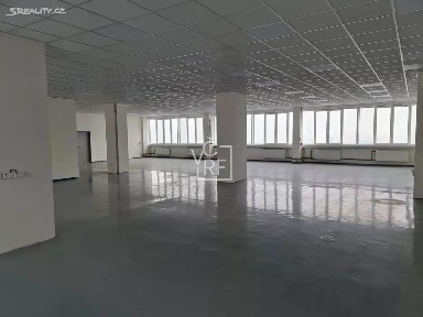 Pronájem kanceláře 2400 m²