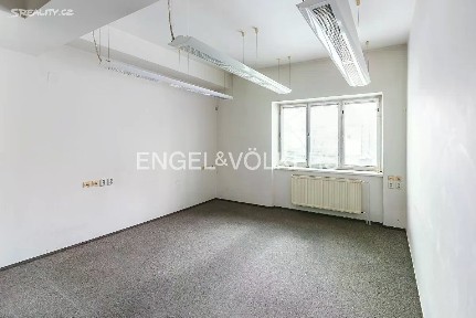 Pronájem skladového prostoru 1767 m²