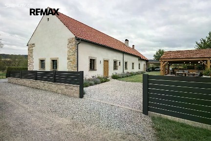 Prodej rodinného domu 354 m², pozemek 1368 m² Malhotice