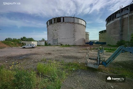 Pronájem skladového prostoru 975 m²