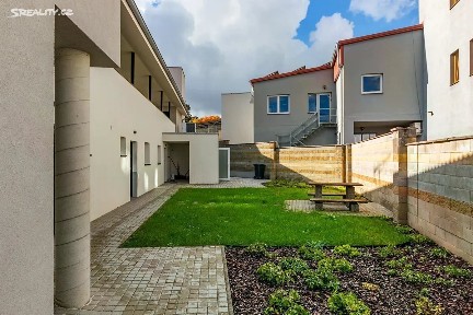 Prodej činžovního domu 470 m² Pod Hřbitovem, Benešov