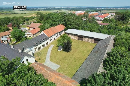 Prodej komerční nemovitosti 2400 m²
