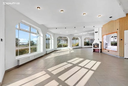 Prodej obchodního prostoru 3300 m²