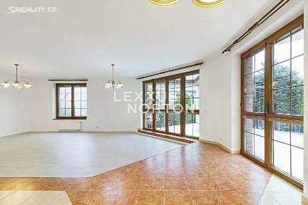 Pronájem rodinného domu 373 m², pozemek 857 m²