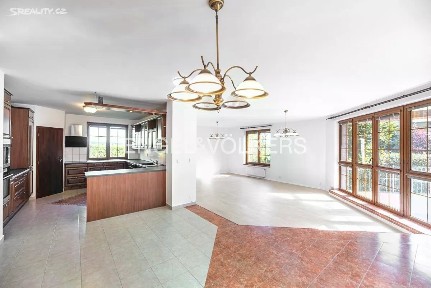 Pronájem vily 384 m², pozemek 903 m²