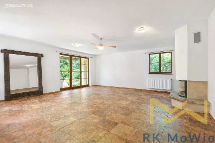 Pronájem rodinného domu 340 m², pozemek 1200 m² Malý dvůr, Praha - Nebušice