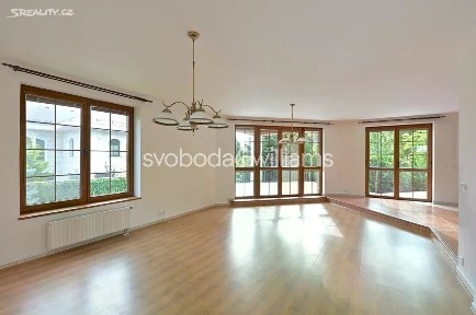 Pronájem rodinného domu 384 m², pozemek 903 m²