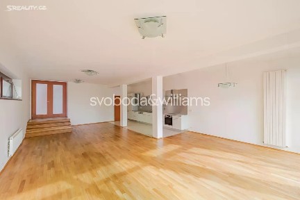 Pronájem rodinného domu 360 m², pozemek 857 m²