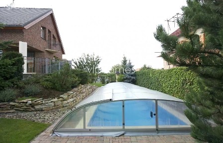 Pronájem vily 384 m², pozemek 903 m²