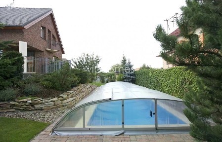 Pronájem vily 384 m², pozemek 903 m²