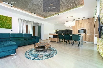 Pronájem rodinného domu 410 m², pozemek 728 m² Žabeň
