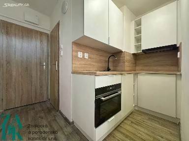 Pronájem bytu 2+kk 32 m² třída Bří Čapků, Hodonín