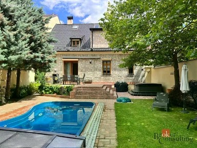 Prodej rodinného domu 270 m², pozemek 440 m²