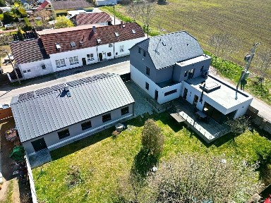 Prodej rodinného domu 302 m², pozemek 1012 m²