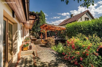 Prodej rodinného domu 199 m², pozemek 836 m²
