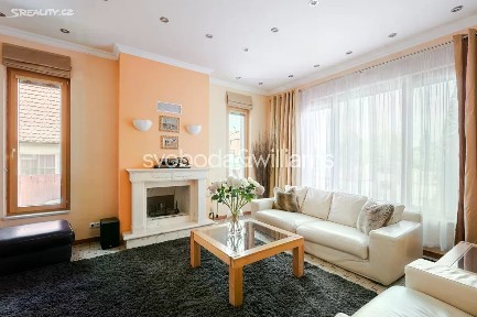 Prodej rodinného domu 645 m², pozemek 760 m²
