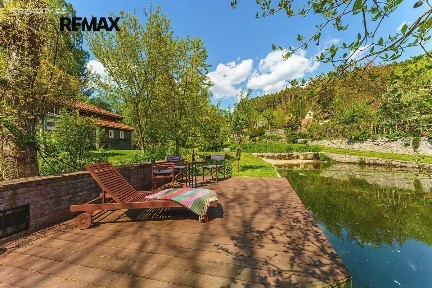 Prodej rodinného domu 689 m², pozemek 5198 m²