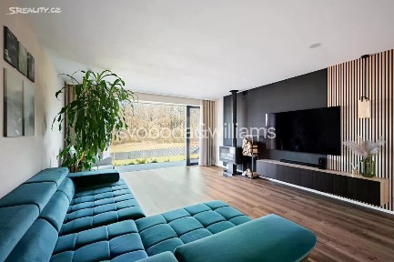 Prodej rodinného domu 225 m², pozemek 933 m²